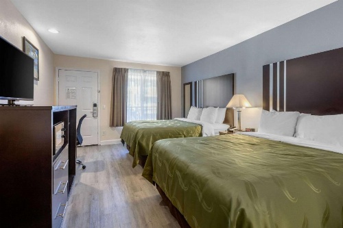 Quality Inn & Suites Huntington Beach image 17